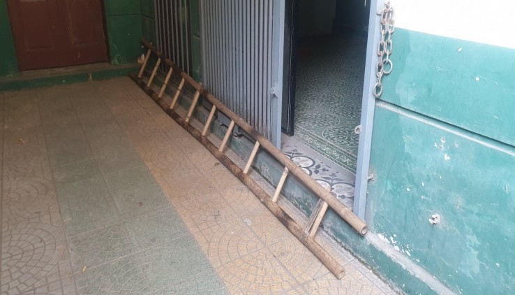 Cho thuê nhà trong phố lương khánh Thiện- HM. DT 90m - 3tầng - Giá 27 triệu - VP, Kho, KD ONL